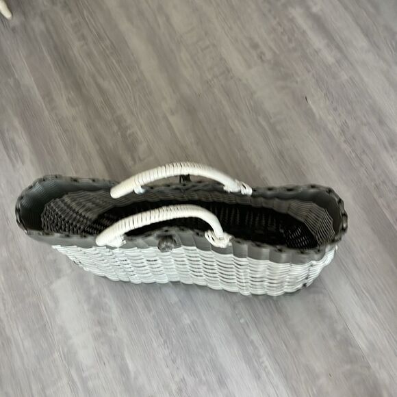 Tru Face by Grace Stylish Two-Tone Woven Tote Bag - Picture 4 of 8